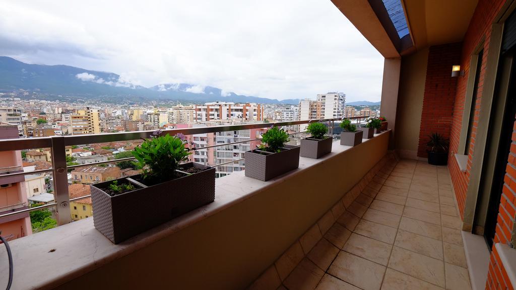 Galeria * Tirana